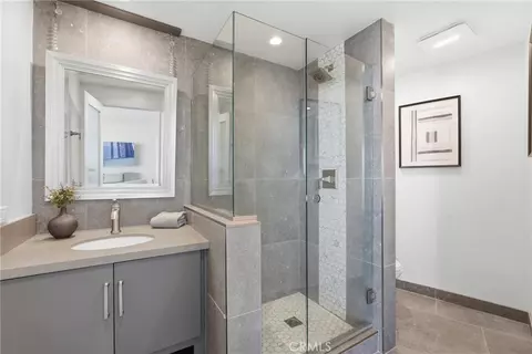 Bath - 700 E Ocean Blvd #2305, Long Beach, CA 90802 photo 1 of 3