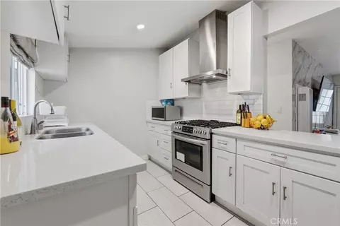 411 S Hewes St, Orange, CA 92869 photo 7