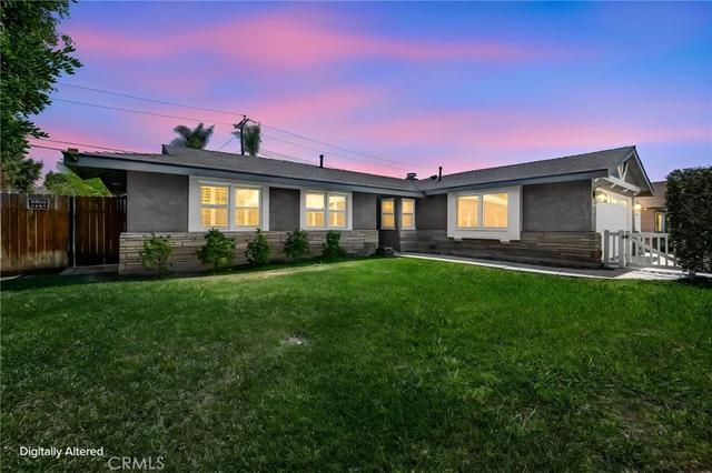 5972 Meadowlark Dr, Huntington Beach, CA 92649