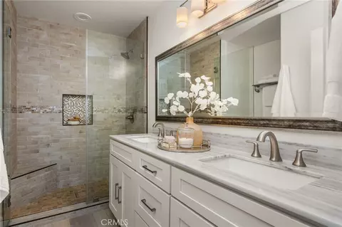 Bath - 25 La Perla, Foothill Ranch, CA 92610 photo 7 of 8