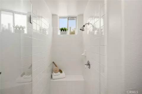 Bath - 25 La Perla, Foothill Ranch, CA 92610 photo 2 of 8