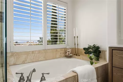 Bath - 25 La Perla, Foothill Ranch, CA 92610 photo 4 of 8