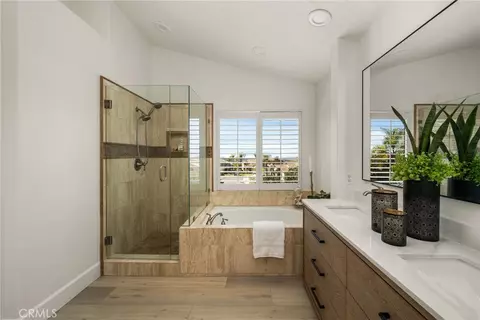 Bath - 25 La Perla, Foothill Ranch, CA 92610 photo 5 of 8