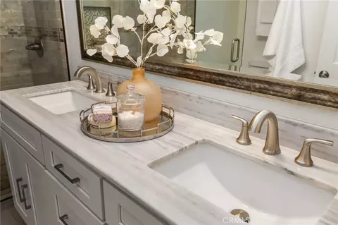 Bath - 25 La Perla, Foothill Ranch, CA 92610 photo 8 of 8