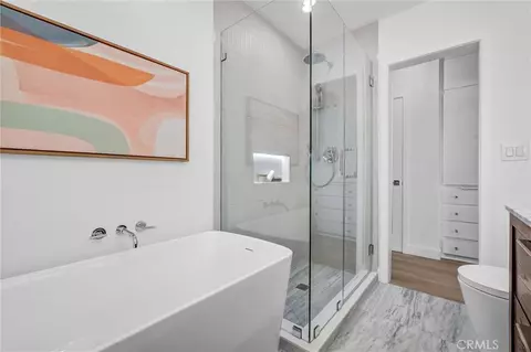 Bath - 3090 Eucalyptus Ave, Long Beach, CA 90806 photo 2 of 4