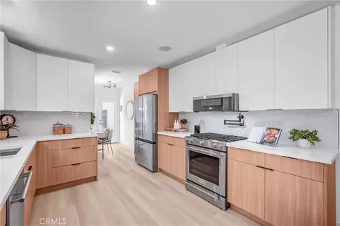 Kitchen - 3090 Eucalyptus Ave, Long Beach, CA 90806 photo 2 of 4