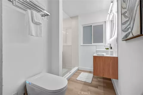 Bath - 3090 Eucalyptus Ave, Long Beach, CA 90806 photo 3 of 4