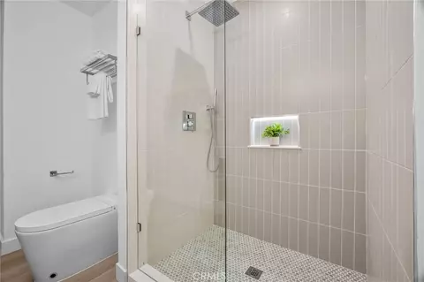 Bath - 3090 Eucalyptus Ave, Long Beach, CA 90806 photo 4 of 4