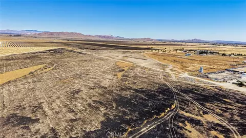151 94th St, Rosamond, CA 93560 photo 3