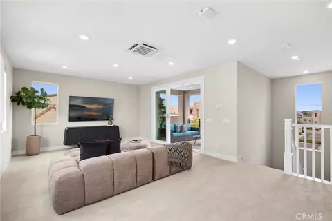 Entry Way - 107 Spiral, Irvine, CA 92618 photo 6 of 7