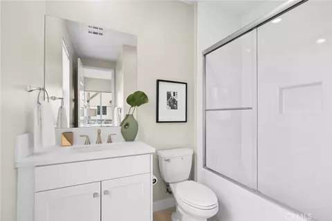 Bath - 107 Spiral, Irvine, CA 92618 photo 3 of 3