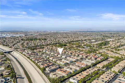 View/Area - 7100 Montecito Ln, Eastvale, CA 92880 photo 7 of 9
