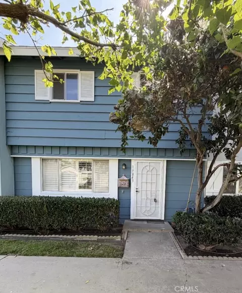 19843 Berkshire Ln, Huntington Beach, CA 92646