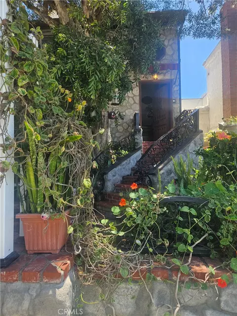 306 6th, Huntington Beach, CA 92648