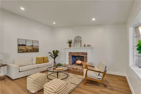 Living - 3401 Via Marina, Oxnard, CA 93035 photo 2 of 3