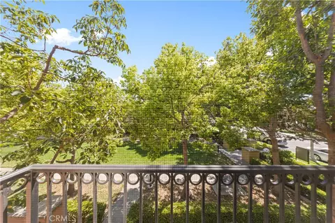 Exterior - 111 Chantilly, Irvine, CA 92620 photo 8 of 10