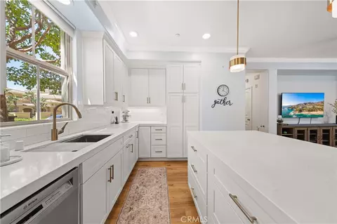 Kitchen - 111 Chantilly, Irvine, CA 92620 photo 6 of 7