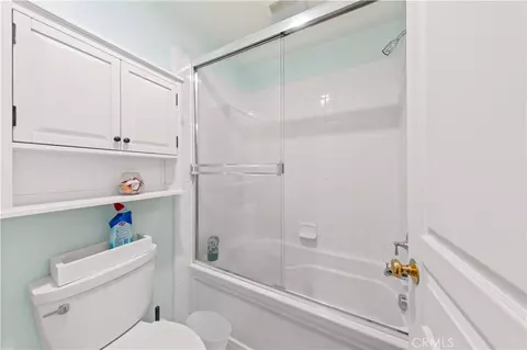 Bath - 111 Chantilly, Irvine, CA 92620 photo 6 of 6