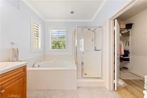 Bath - 111 Chantilly, Irvine, CA 92620 photo 3 of 5