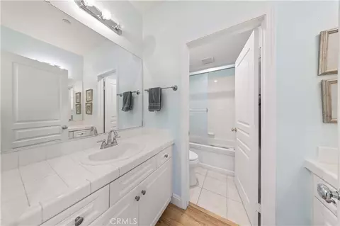 Bath - 111 Chantilly, Irvine, CA 92620 photo 4 of 5