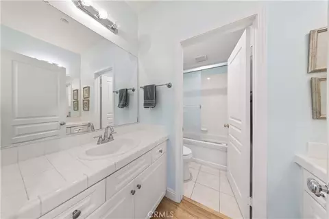 Bath - 111 Chantilly, Irvine, CA 92620 photo 5 of 6
