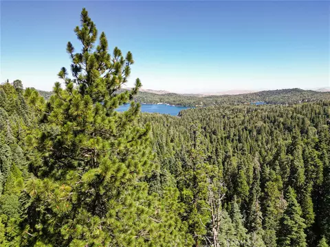 746 Blue Ridge Dr, Lake Arrowhead, CA 92385