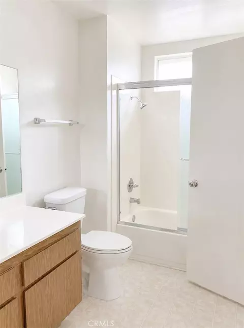 Bath - 44 Timber Run, Irvine, CA 92614 photo 1 of 2