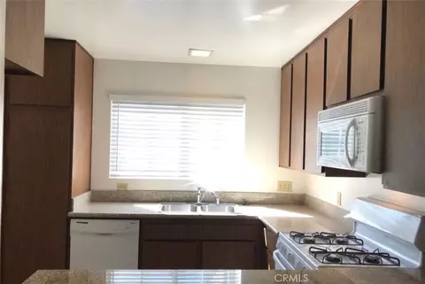 Kitchen - 44 Timber Run, Irvine, CA 92614 photo 3 of 6