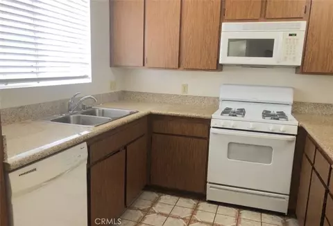 Kitchen - 44 Timber Run, Irvine, CA 92614 photo 2 of 6