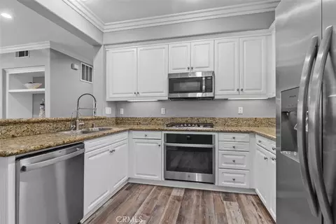 Kitchen - 12 Globe Ln, Ladera Ranch, CA 92694 photo 2 of 2