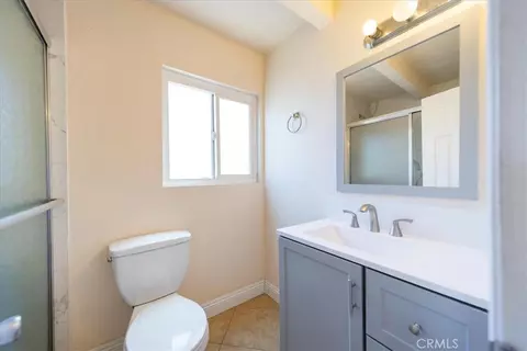Bath - 835 Raintree Pl, Vista, CA 92084 photo 3 of 3