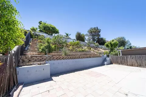 Exterior - 835 Raintree Pl, Vista, CA 92084 photo 4 of 6
