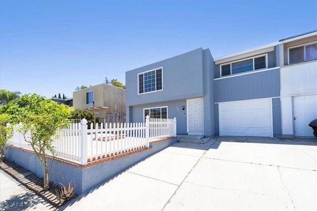 835 Raintree Pl, Vista, CA 92084