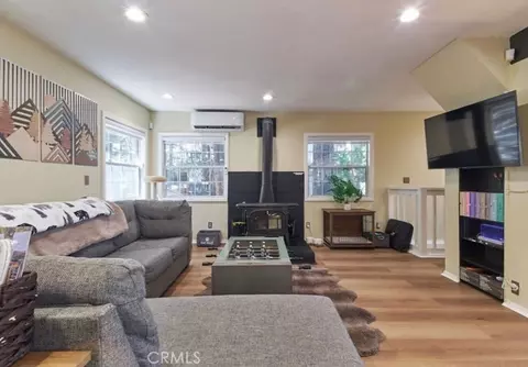 Living - 582 Rose Ln, Twin Peaks, CA 92391 photo 3 of 5