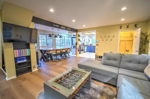 Living - 582 Rose Ln, Twin Peaks, CA 92391 photo 4 of 5
