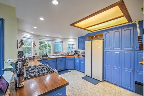 Kitchen - 582 Rose Ln, Twin Peaks, CA 92391 photo 1 of 1