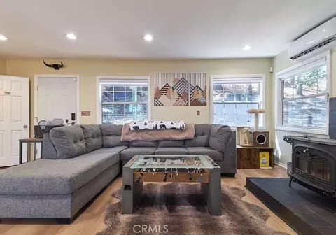 Living - 582 Rose Ln, Twin Peaks, CA 92391 photo 2 of 5