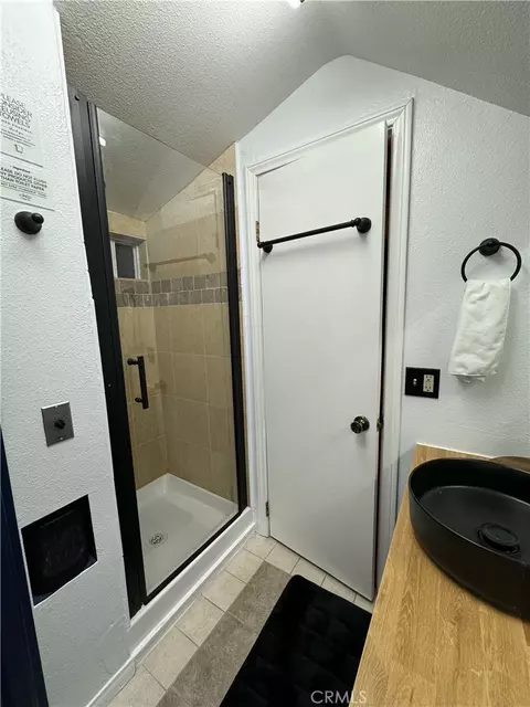 Bath - 582 Rose Ln, Twin Peaks, CA 92391 photo 6 of 11