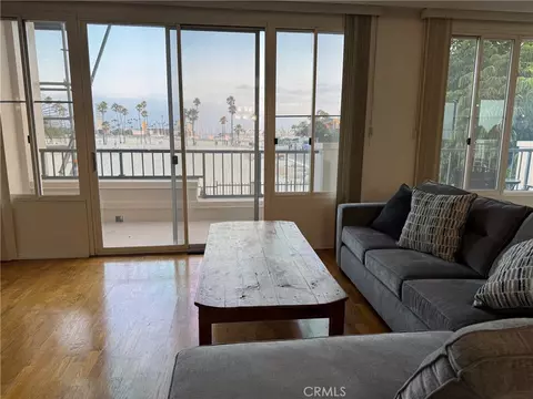Living - 850 E Ocean Blvd #B3, Long Beach, CA 90802 photo 3 of 4