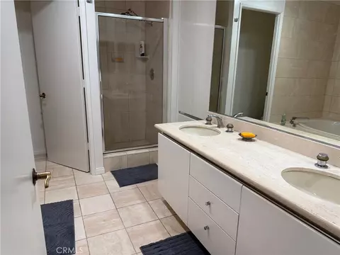 Bath - 850 E Ocean Blvd #B3, Long Beach, CA 90802 photo 2 of 7