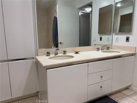 Bath - 850 E Ocean Blvd #B3, Long Beach, CA 90802 photo 3 of 7