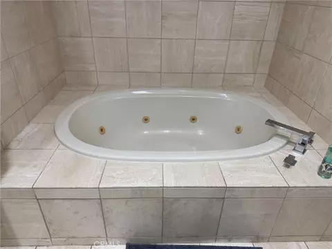 Bath - 850 E Ocean Blvd #B3, Long Beach, CA 90802 photo 5 of 7