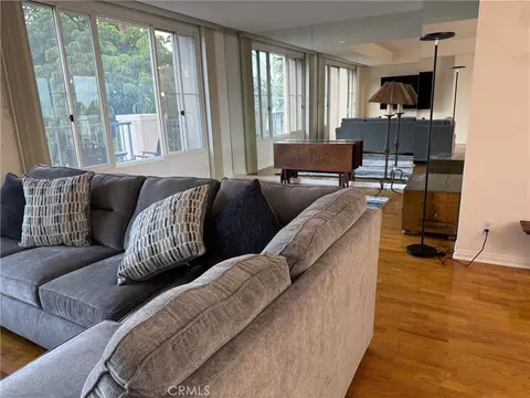 Living - 850 E Ocean Blvd #B3, Long Beach, CA 90802 photo 2 of 4