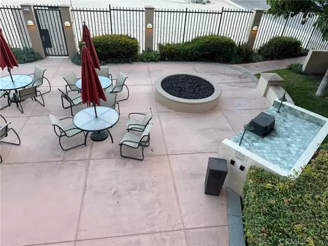 Exterior - 850 E Ocean Blvd #B3, Long Beach, CA 90802 photo 3 of 5