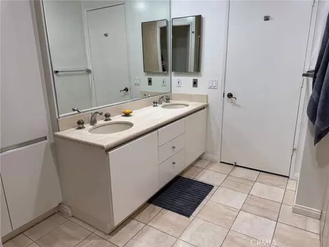 Bath - 850 E Ocean Blvd #B3, Long Beach, CA 90802 photo 6 of 7