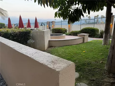 Exterior - 850 E Ocean Blvd #B3, Long Beach, CA 90802 photo 5 of 5