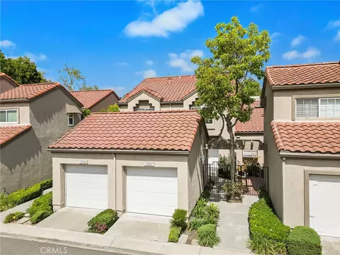 21852 Bahamas #16, Mission Viejo, CA 92692