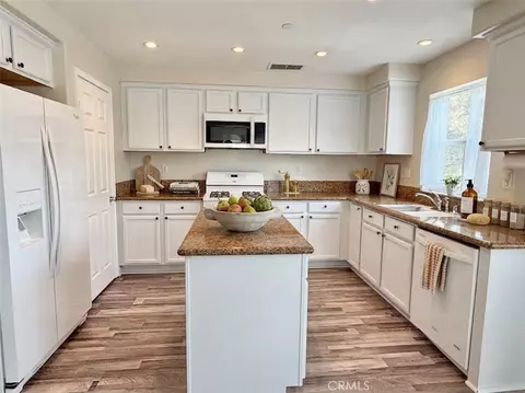Kitchen - 5 Quartz, Ladera Ranch, CA 92694 photo 2 of 4