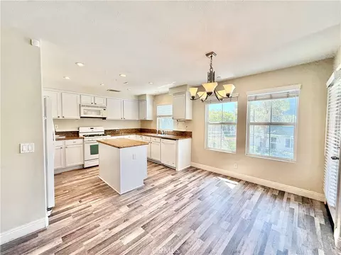 Kitchen - 5 Quartz, Ladera Ranch, CA 92694 photo 1 of 4