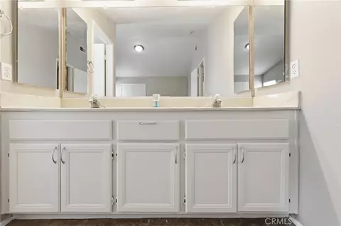 Bath - 1075 Will, Hemet, CA 92545 photo 3 of 3